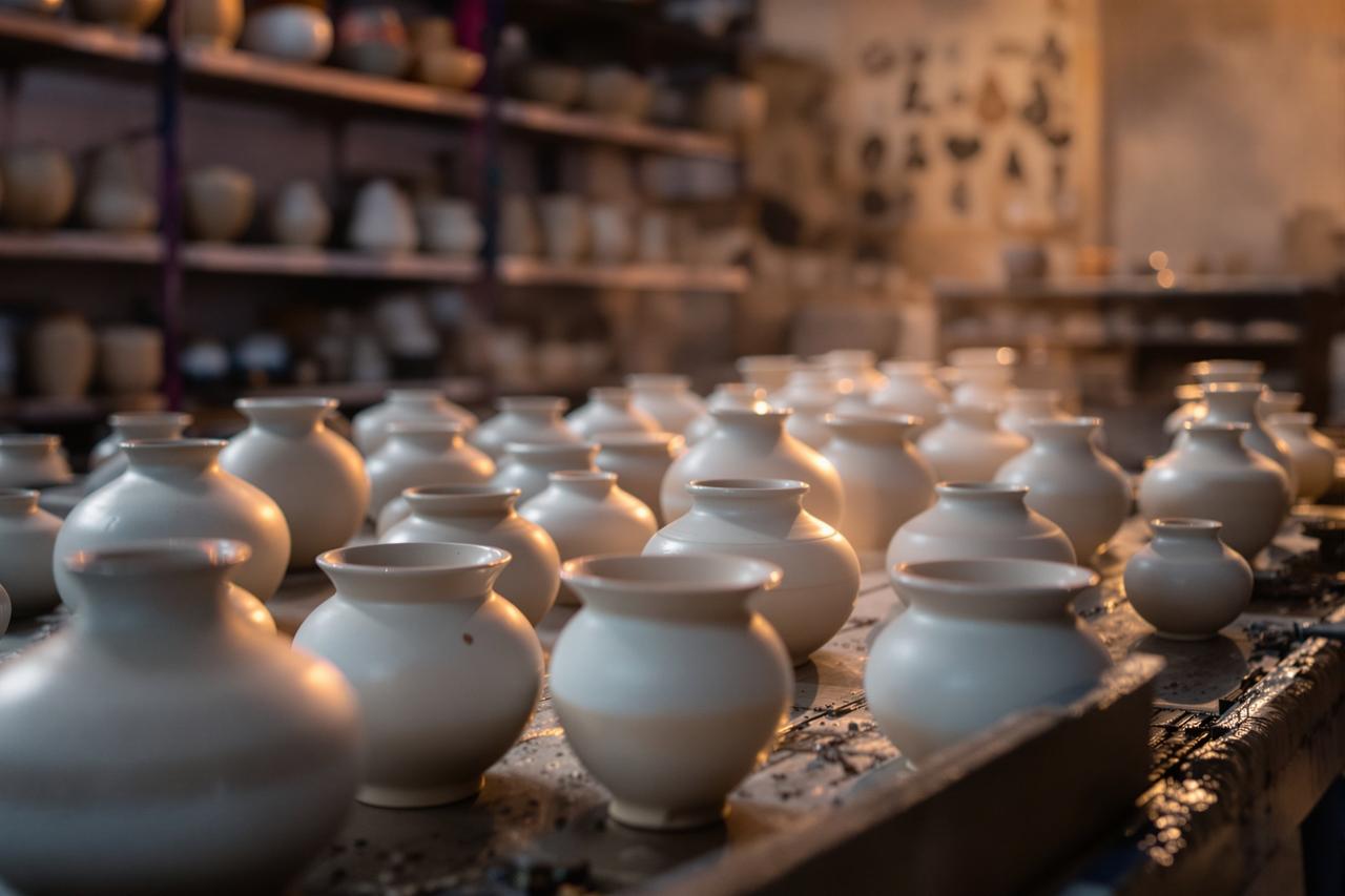 芊芊视频 - 匠人之手 · 景德镇陶艺纪 - 图2 匠人之手 · 景德镇陶艺纪 - 图2